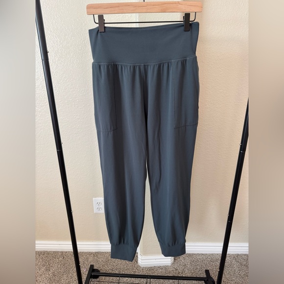 Athleta Pants - Athleta Salutation Jogger in Powervita